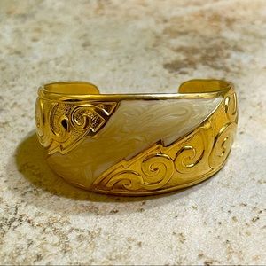 Gold Bangle Bracelet Twist Cuff! (Good Condition)